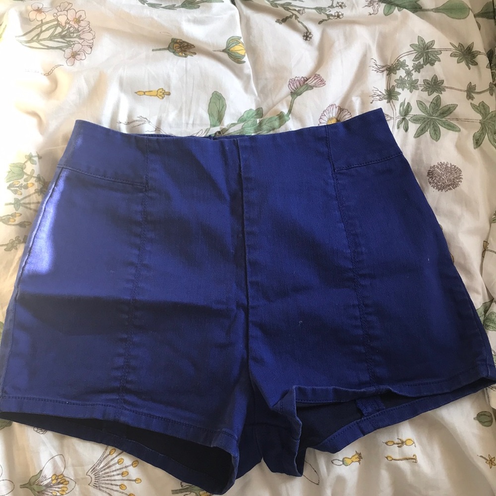URBAN OUTFITTERS HIGH WAISTED SHORTS